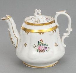 Фарфоровый чайник Кузнецовской фабрики: российский шедевр XIX века