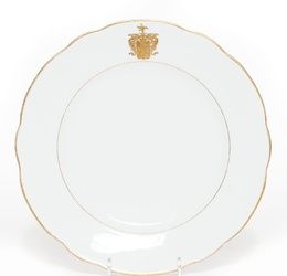 Фарфоровая тарелка с гербом графа Римского-Корсакова от Кузнецова