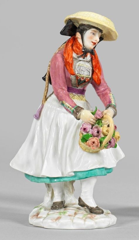 Trachtenfigur "Vierländer Bauersfrau" translates to "Traditional Costume Figure 'Four-Land Farmer's Wife'."