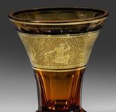 Богемская гравированная стеклянная ваза с гравировкой и позолотой в стиле Мозера