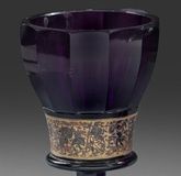  Фиолетовый стеклянный бокал с гравировкой и позолотой