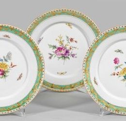 Пять тарелок для ужина "Курляндия" с летним цветочным декором.