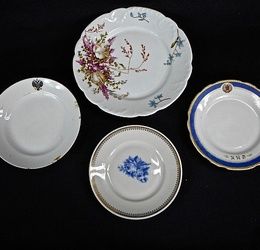 Антикварные русские фарфоровые тарелки