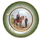 Антикварная фарфоровая тарелка от Кузнецова с офицерами Российской империи