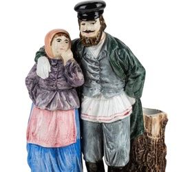 Фарфоровая группа крестьянской пары, фабрика Кузнецова, Тверь, 1889-1917