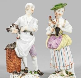 Две фарфоровых фигурки девушки с курицей и продавца птицы из серии "Кри де Пари".