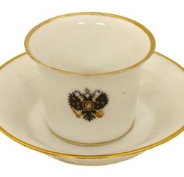 Чашка и блюдце русского императорского фарфора от Кузнецова