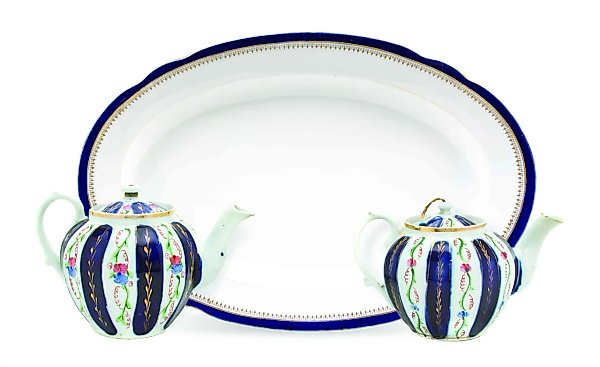 Русские фарфоровые чайники Кузнецова с кобальтом и позолотой