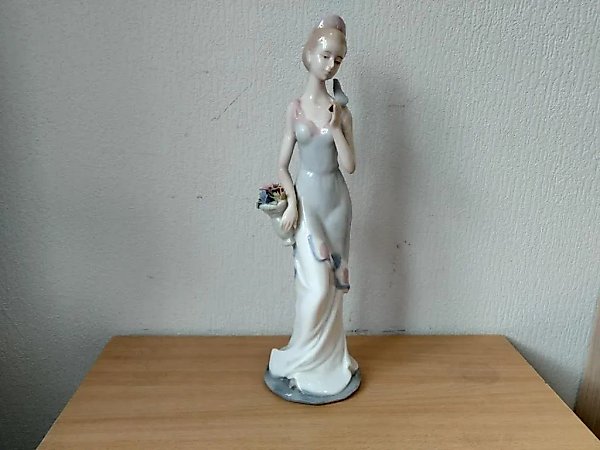Lady with flowers. Porcelain, Old Europe, 36 cm