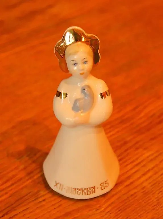 Statuette symbolizing the 1985 Festival of Youth and Students.
