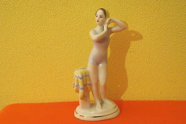 GIRL WITH A TOWEL