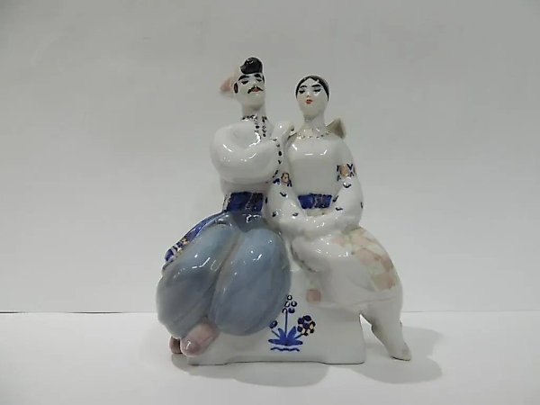 Sculpture Levko and Galya