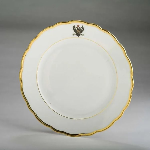 Porcelain plate with the emperor's coat of arms, Kuznetsov factory, 1891-1917