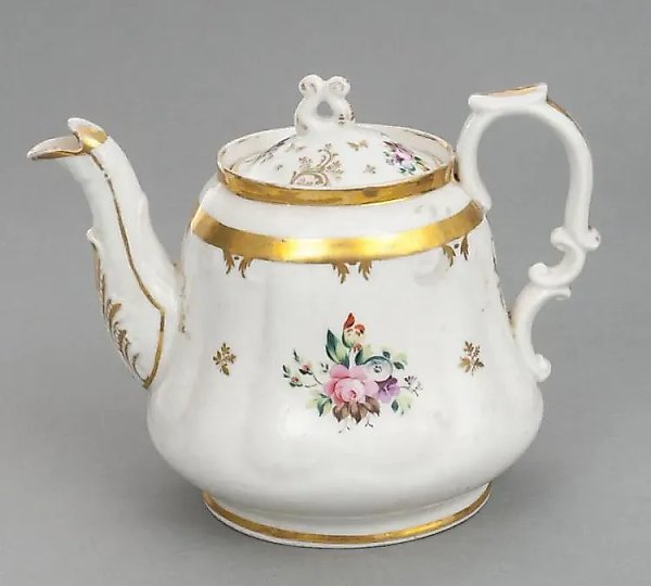 Kuznetsov Factory Porcelain Teapot: A Russian Masterpiece of the 19th Century