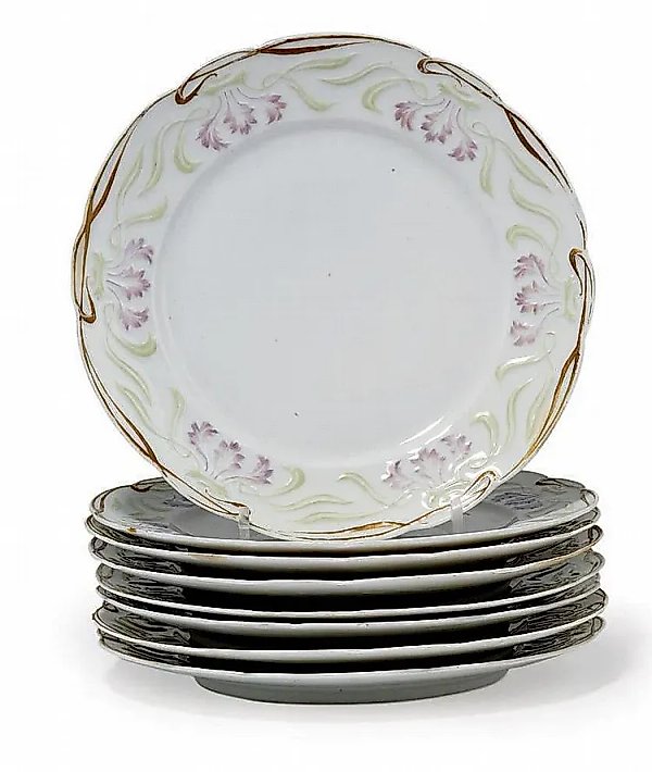 Porcelain set with plates and a soup tureen with a lid, Kuznetsov Factory, early 20th century