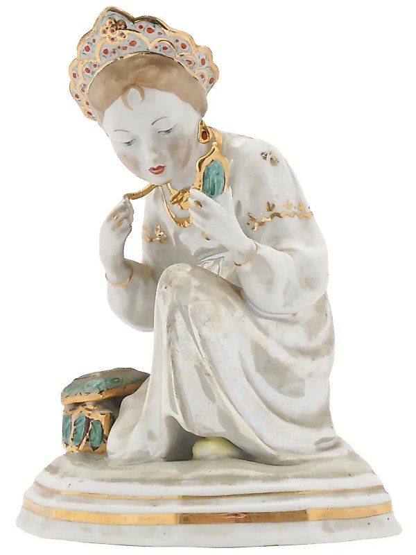 Figurine of a girl in a kokoshnik made of Dulevo porcelain
