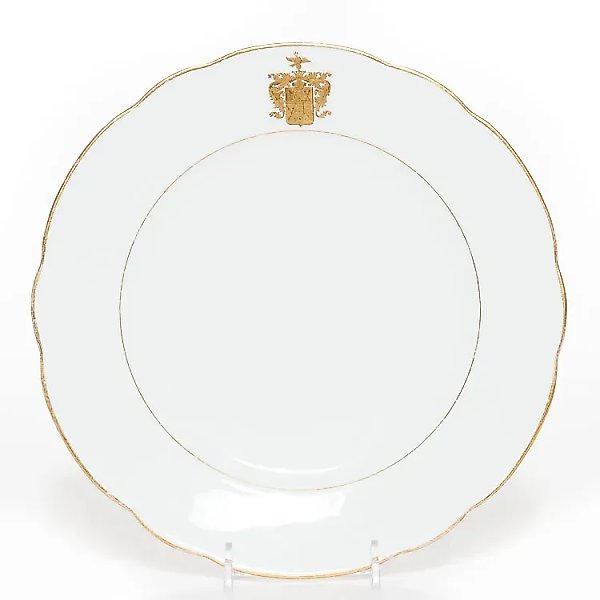 Porcelain plate with the coat of arms of Count Rimsky-Korsakov by Kuznetsov