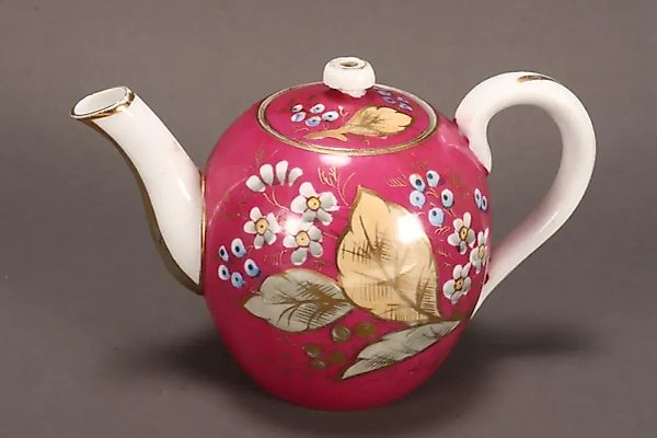 Spherical ornament with branches and flowers, height 11 cm