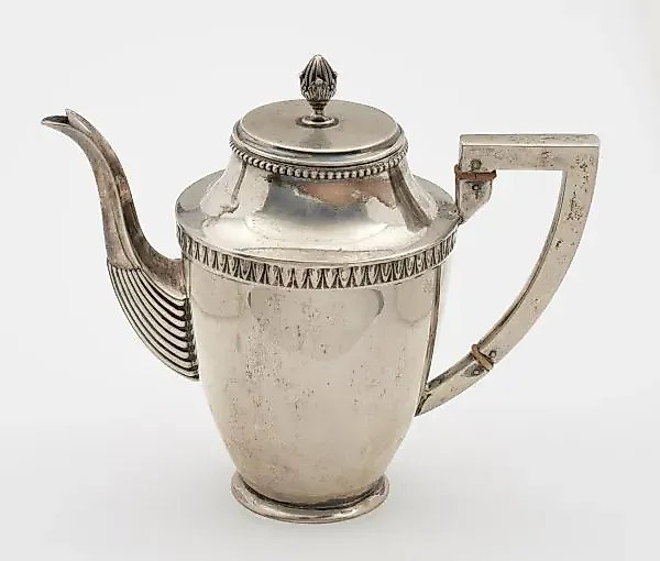 Кофейник в имперском стиле
