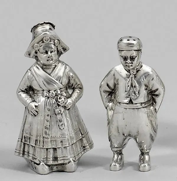 Figurine pair of salt shaker and pepper shaker