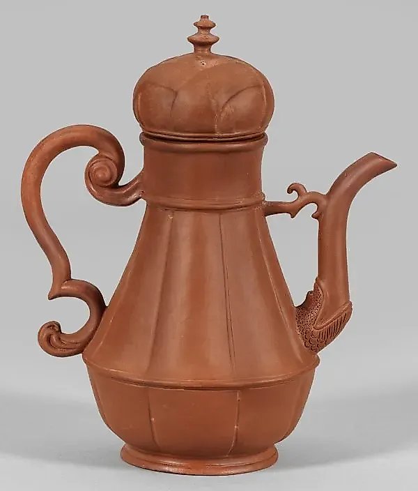 Редкий красный фаянсовый кувшин