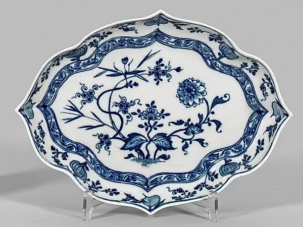 Porcelain serving plate with "Blue Onion" pattern