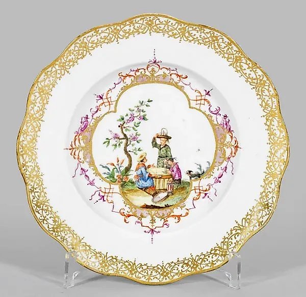 Decorative plate with Chinese ornament
