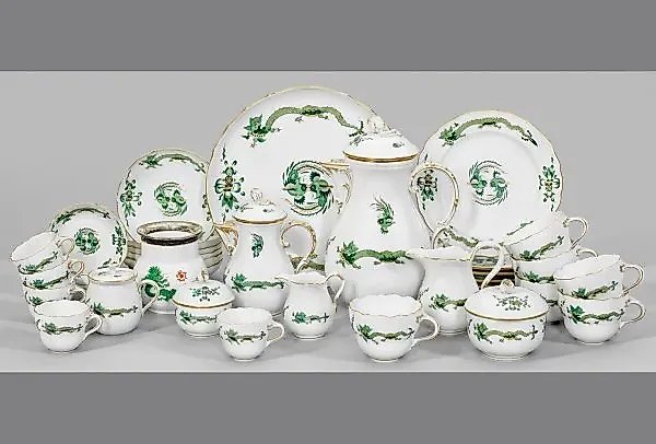 Moka and coffee set with "Rich Dragon" design in green tones