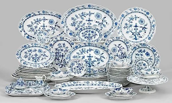 57-предметный сервиз "Zwiebelmuster";
