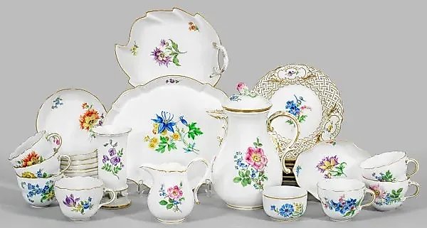 Coffee set with floral decoration