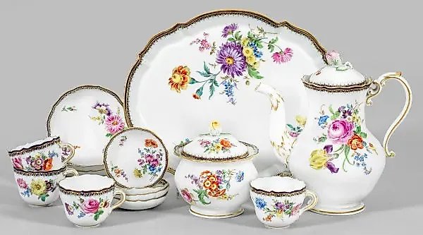 Moka сервис с цветочным декором.
