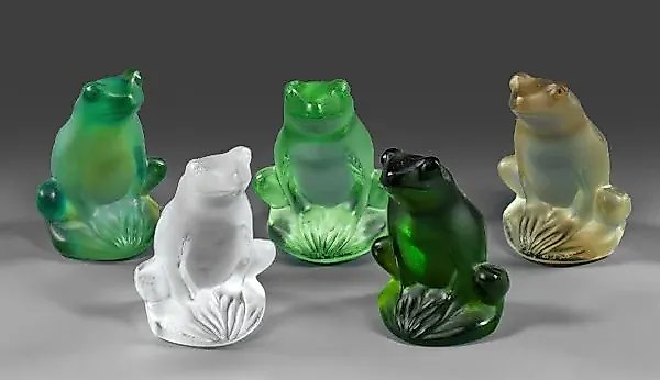 Collection of five "Rainette" crystal frogs by Lalique, modeled by Marie-Claude Lalique
