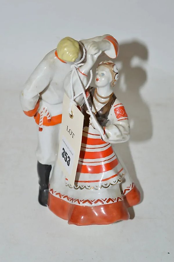 Dulevo porcelain, USSR: dancing couple.
