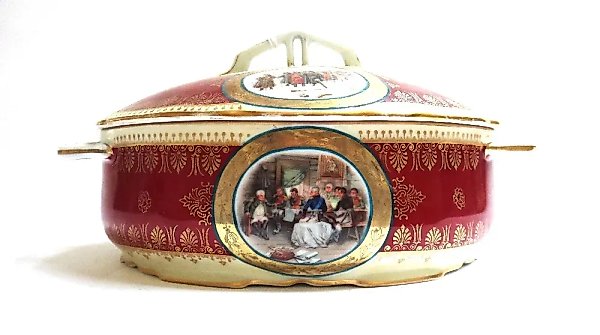 Porcelain soup tureen with images of the Napoleonic Wars, Kuznetsov Factory, early 20th century.
