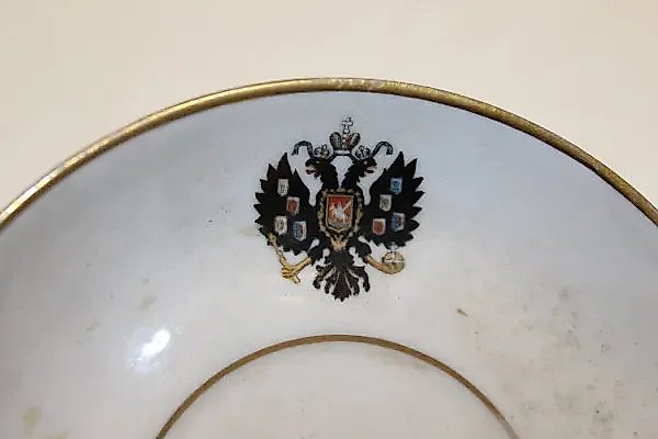 Фарфоровая чашка и блюдце с гербом царя Николая II