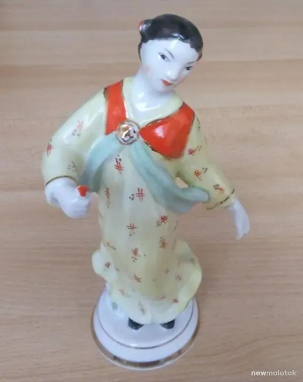 Статуэтка фарфор 