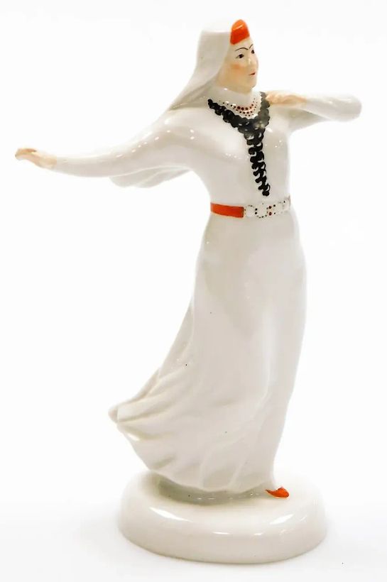 Фарфоровая фигурка 