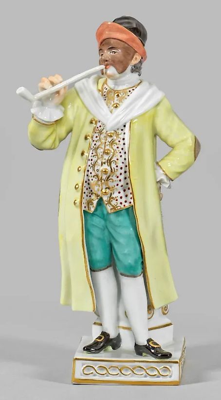 Фарфоровая фигурка