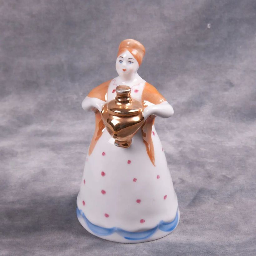 Фарфоровая фигурка 