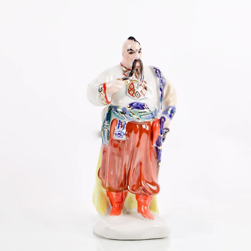 Фарфоровая статуэтка