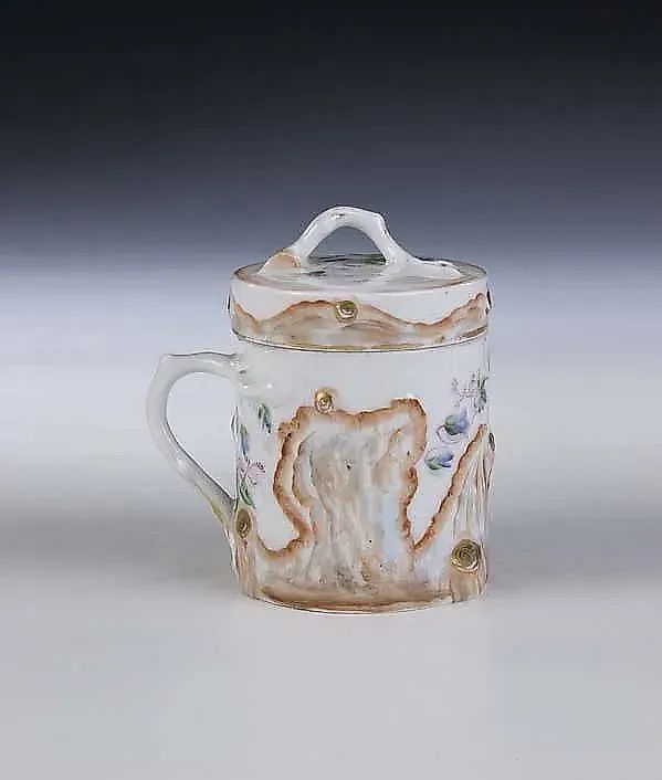 Декоративная чашка в виде пенька из фарфора, М.С. Кузнецов, Дулево, конец 19 века