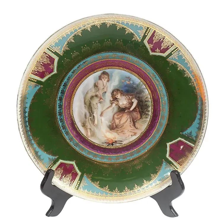 Фарфоровая тарелка 