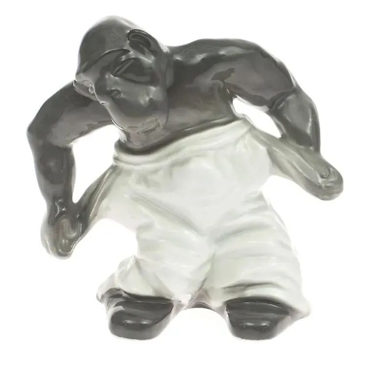 Фарфоровая статуэтка 