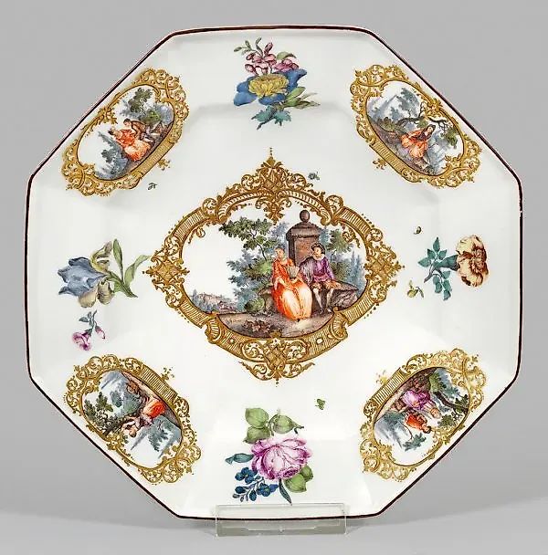 Декоративная тарелка Мейссена с декором Ватто.