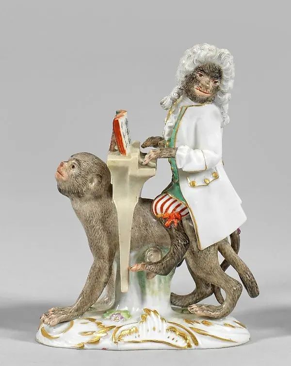 The pianist from the monkey orchestra