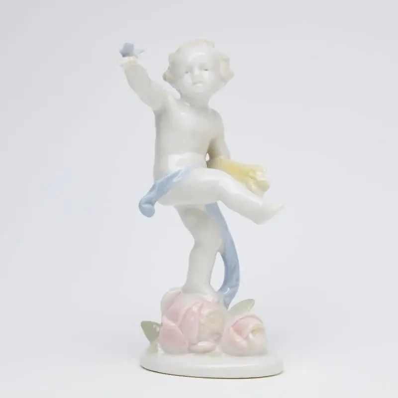 Статуэтка из серии Времена года 