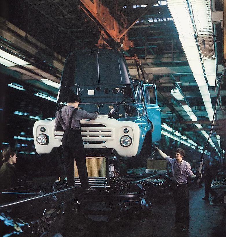 Наша гордость — ЗИЛ: альбом. М.: Плакат, 1981