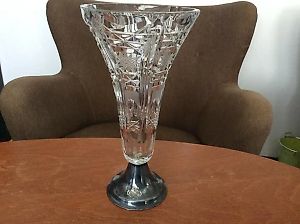 CRYSTAL VASE ON A SILVER STAND, 1971.