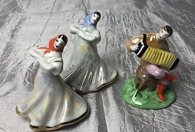 Фарфоровая статуэтка. Гармонист и плясуньи. Дулево. СССР