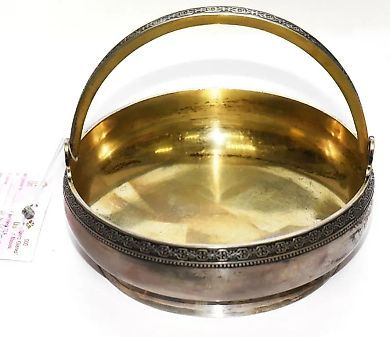 Серебряная конфетница 875 пробы. Вес: 163.6 гр. Высота 9.5 см (с ручкой).